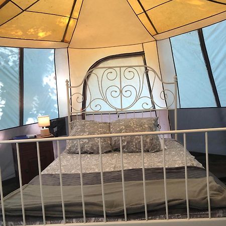 Camping Au Lac Du Drennec Glamping Tent Commana Εξωτερικό φωτογραφία