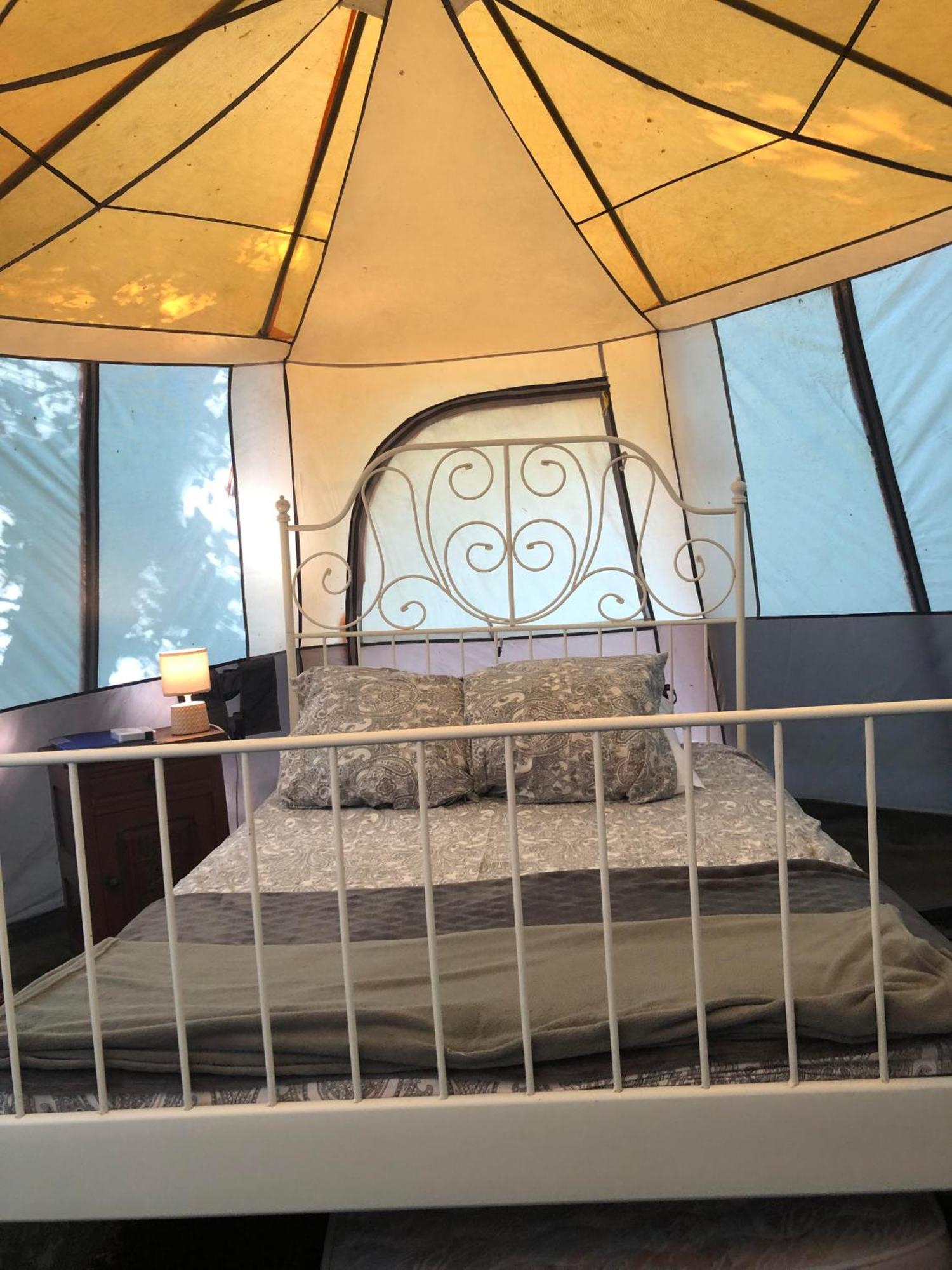 Camping Au Lac Du Drennec Glamping Tent Commana Εξωτερικό φωτογραφία
